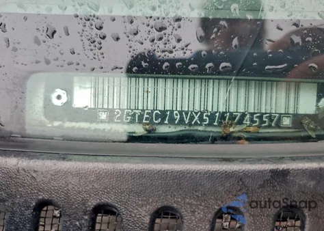 2005 GMC New Sierra C1500 z USA, uszkodzony, nr VIN 2GTEC19VX51174557